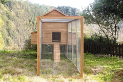 RESORT CHICKEN COOP AND RUN. IN-STOCK.