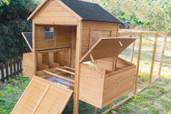 RESORT CHICKEN COOP AND RUN. IN-STOCK.